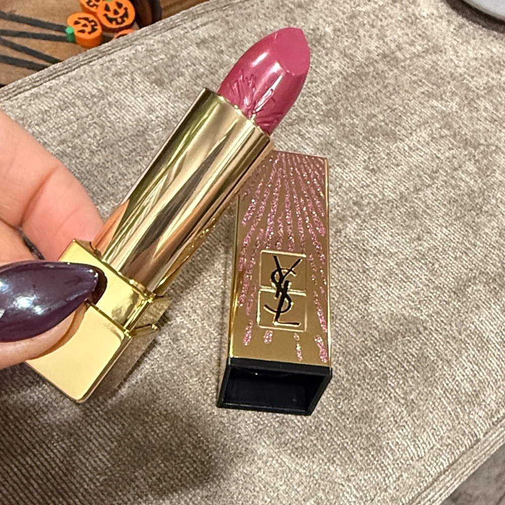 Yves Saint Laurent Luxurious Lipstick - Deep Pink